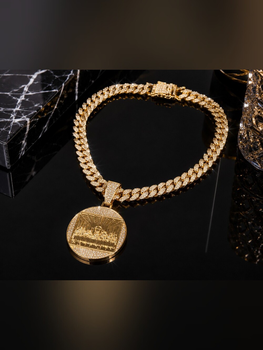 Supper Rhinestone Pendant Necklace Golden Plated Sexy Choker with Iced Out Cuban